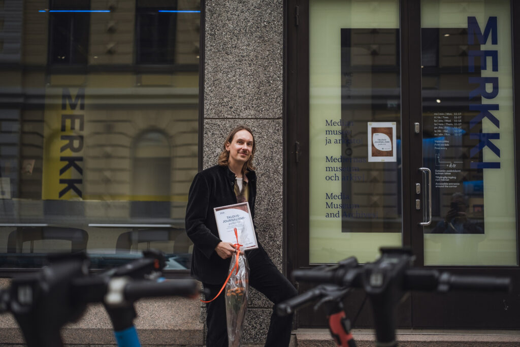 Niclas Stor&aring;s palkittiin vuoden 2026 Talousjournalismi-palkinnolla
